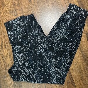 NWT Buttery Soft Joggers in black/grays‎ print